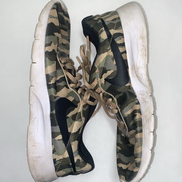 Nike Boys Shoes Green/Kakhi Camo, Whote Sole sz 7Y - Picture 4 of 8